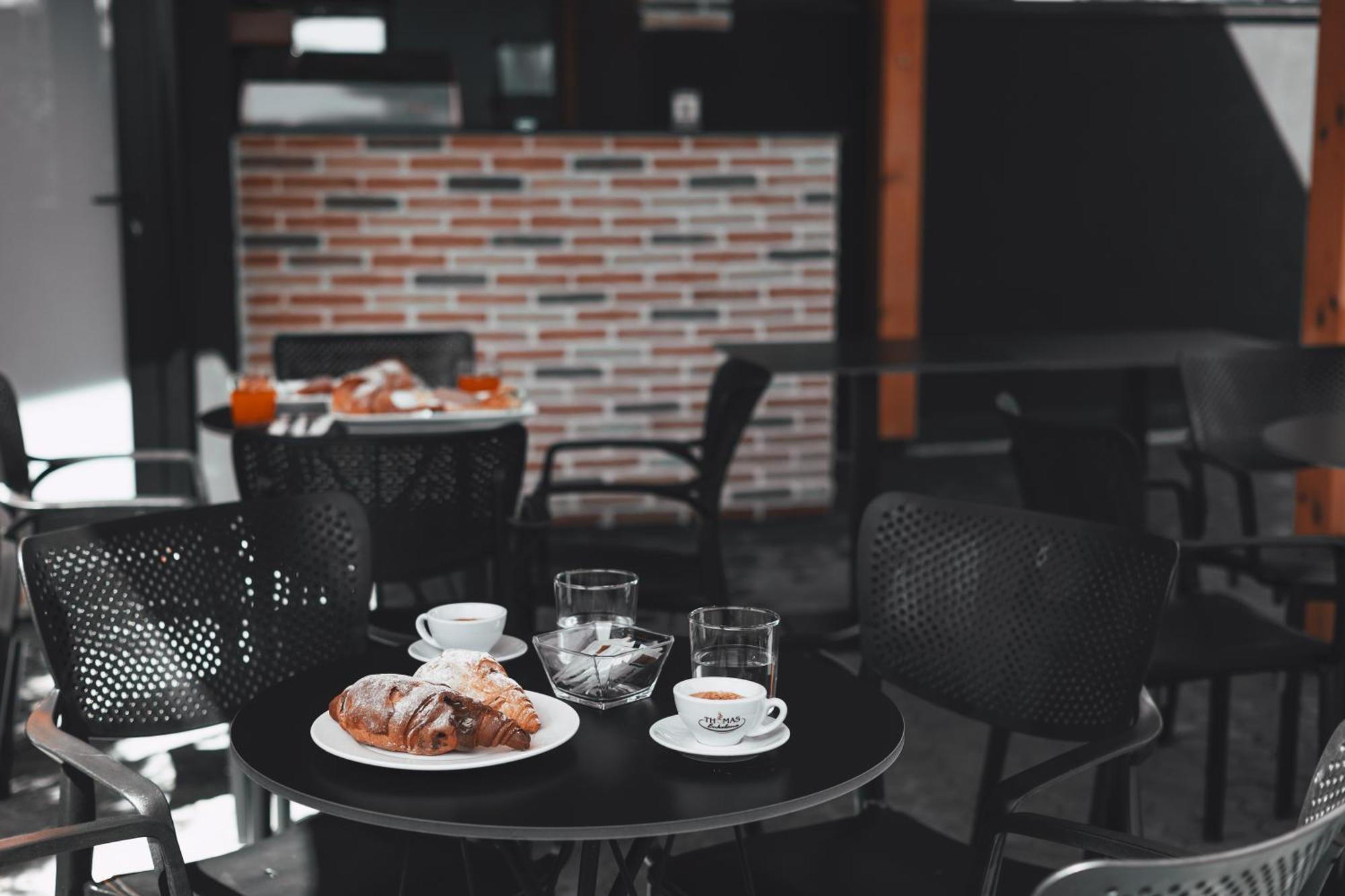 Hotel Beke Wlora Zewnętrze zdjęcie